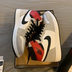 Jordan 1 Retro High Light Smoke Grey